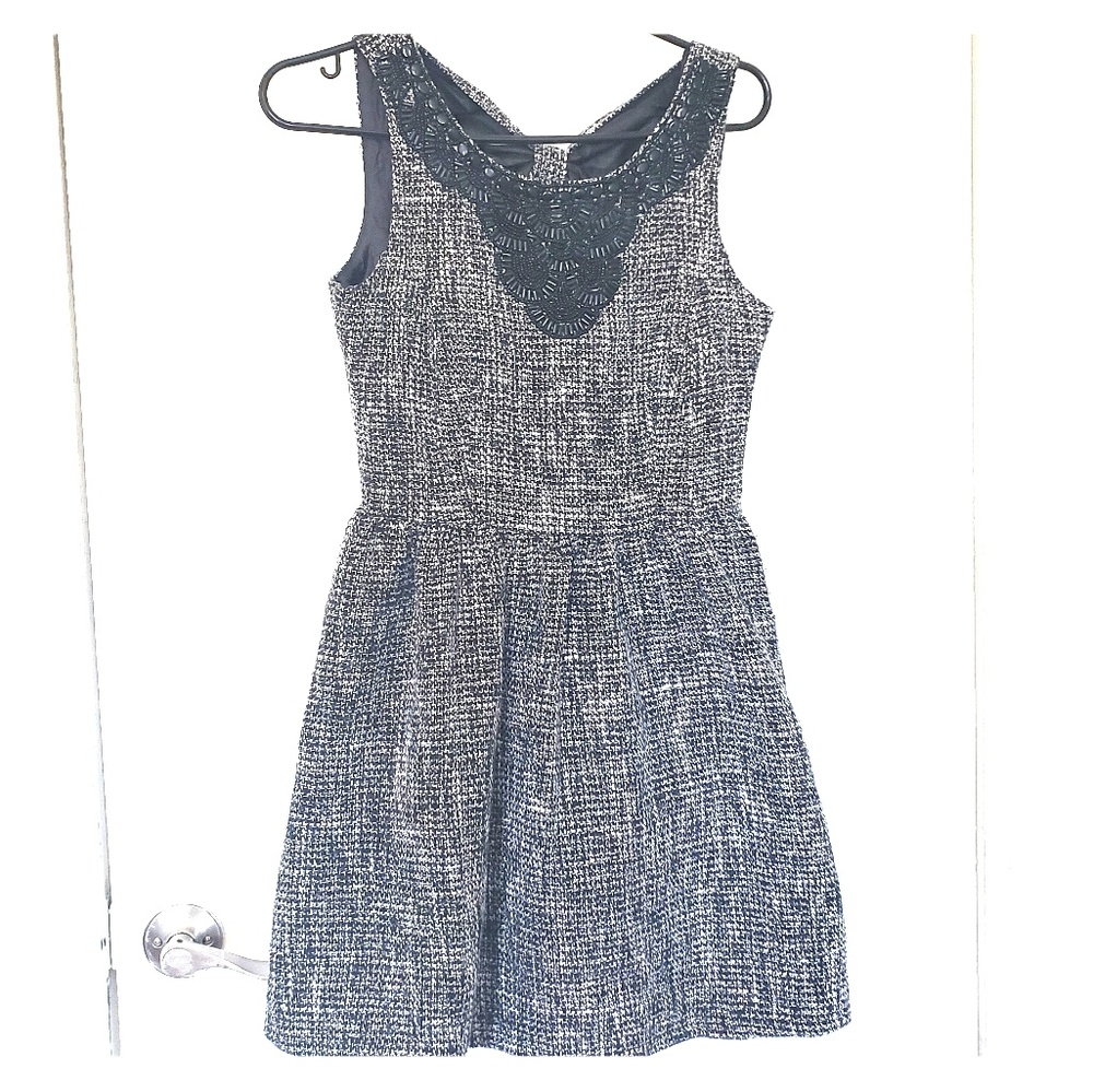 Gracia Small grey knit dress with bead detail